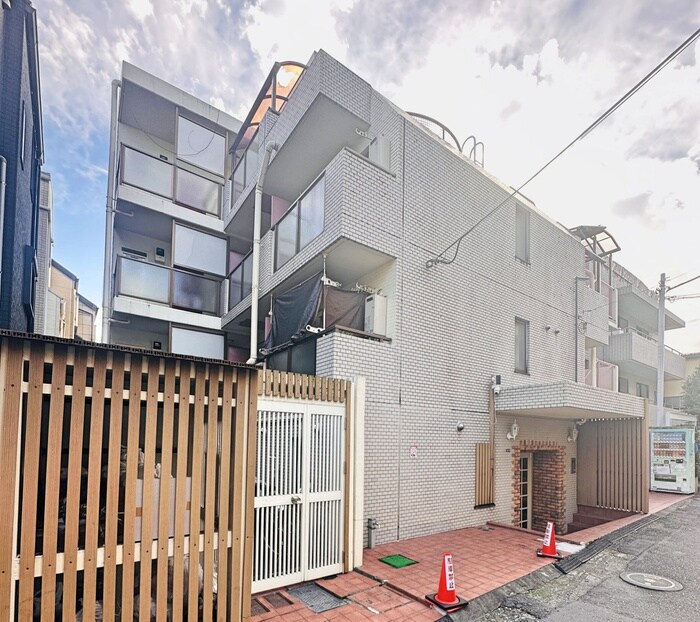 ベルハイム初台の物件外観写真