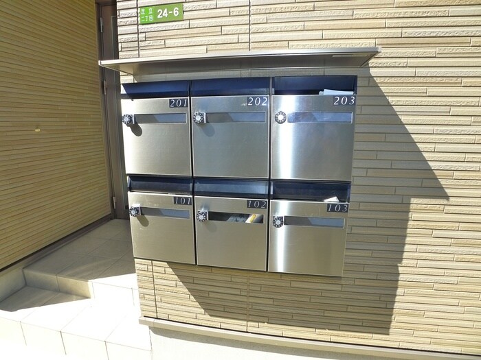 グランドール足立の物件外観写真