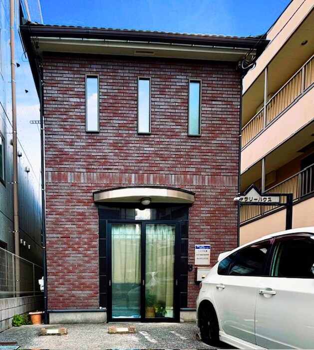 ギャラリ－ハウスの物件外観写真