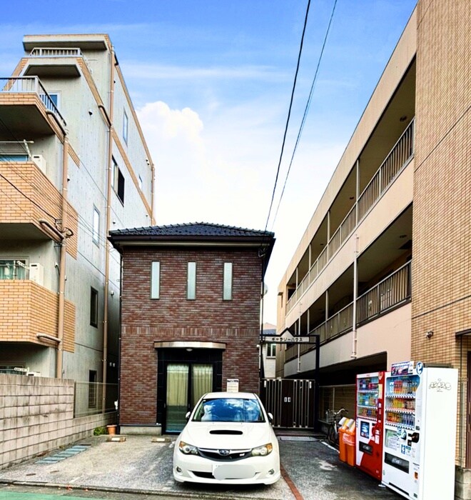 ギャラリ－ハウスの物件外観写真