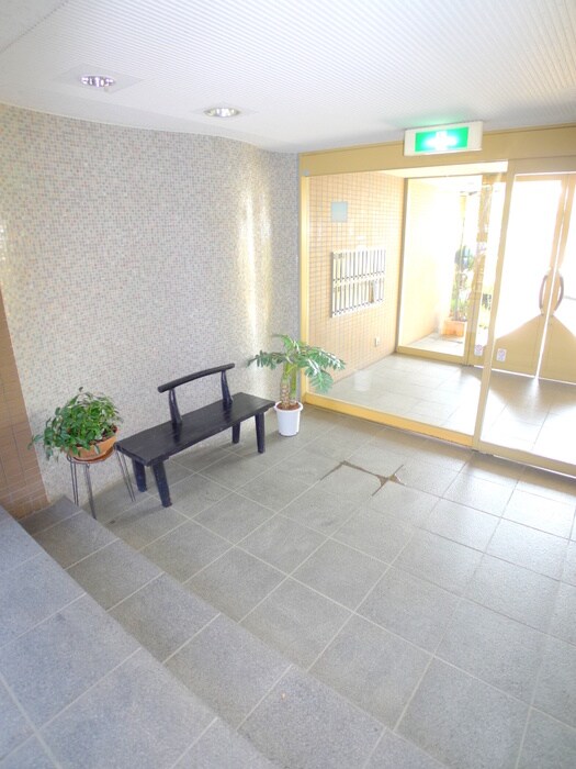 コ－トエスタの物件外観写真