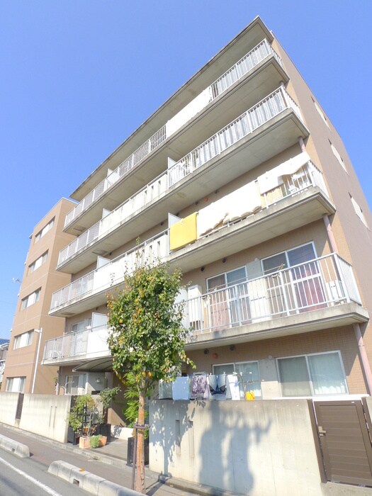 コ－トエスタの物件外観写真