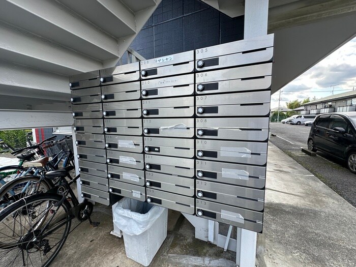 エステ－トロイヤルの物件外観写真