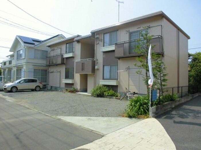 アーバン中山の物件外観写真