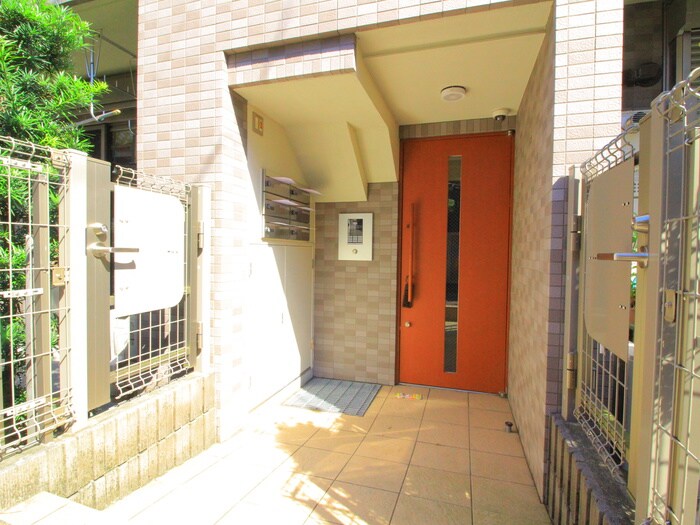 フローラ高円寺南の物件外観写真