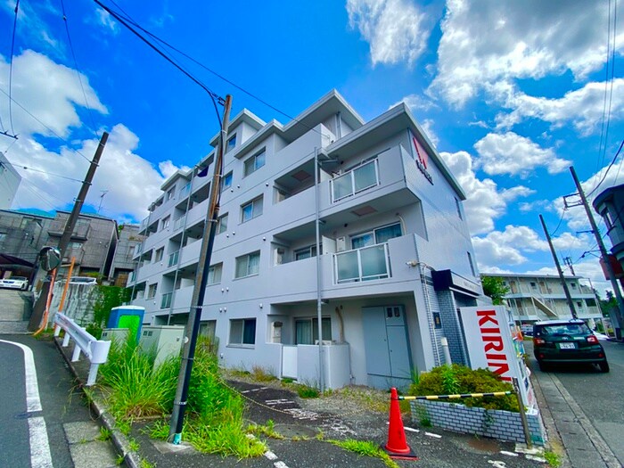 ｳｨﾝﾍﾞﾙﾃﾞｭｴｯﾄ鴨居（204）の物件外観写真