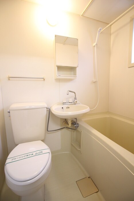 ロイヤルハイツの物件内観写真