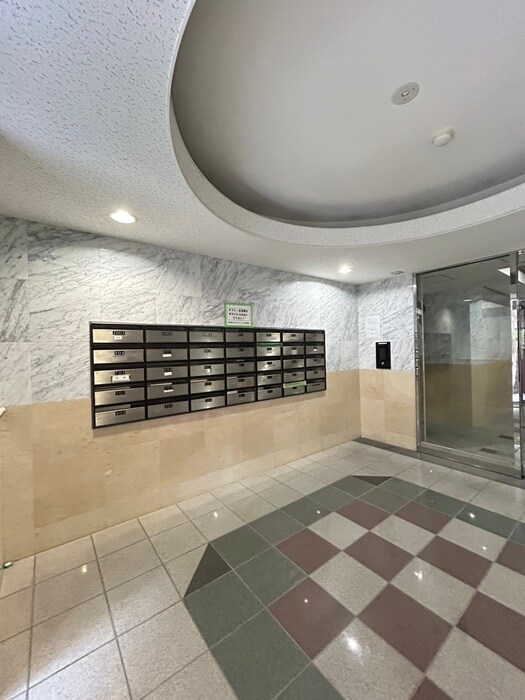 アリエスヨコハマの物件外観写真