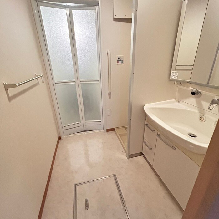 アリエスヨコハマの物件内観写真