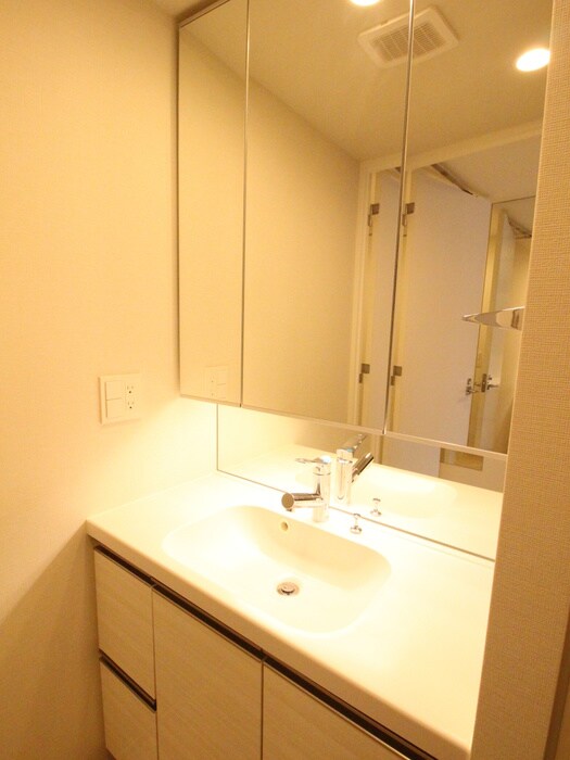 コンフォリア東新宿の物件内観写真