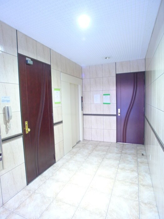 ロイヤルヒルズの物件外観写真