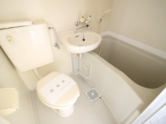 セシーズイシイ8の物件内観写真