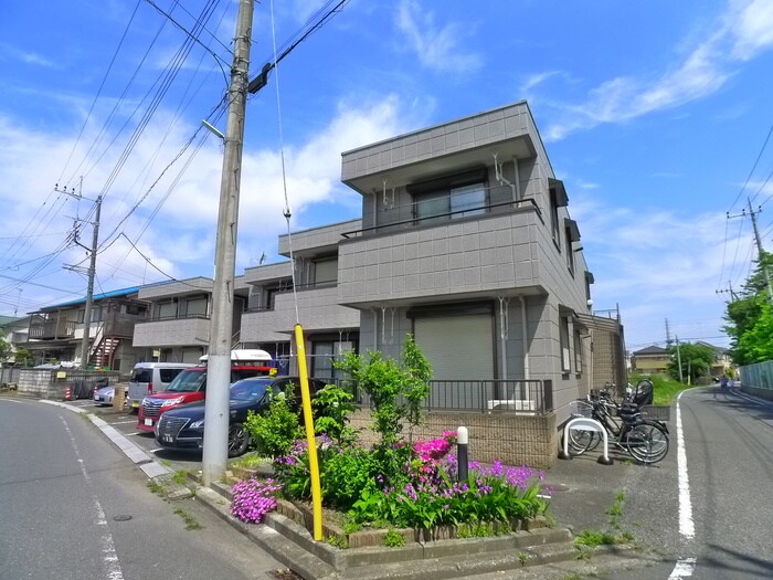 ファミリーハイツの物件外観写真