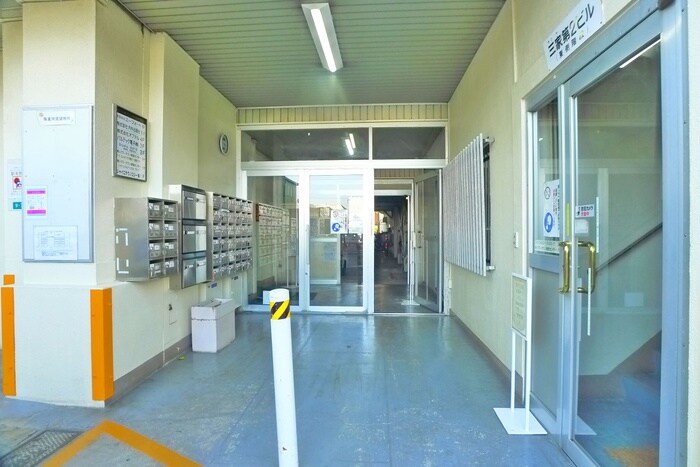 三家第２ビルの物件外観写真