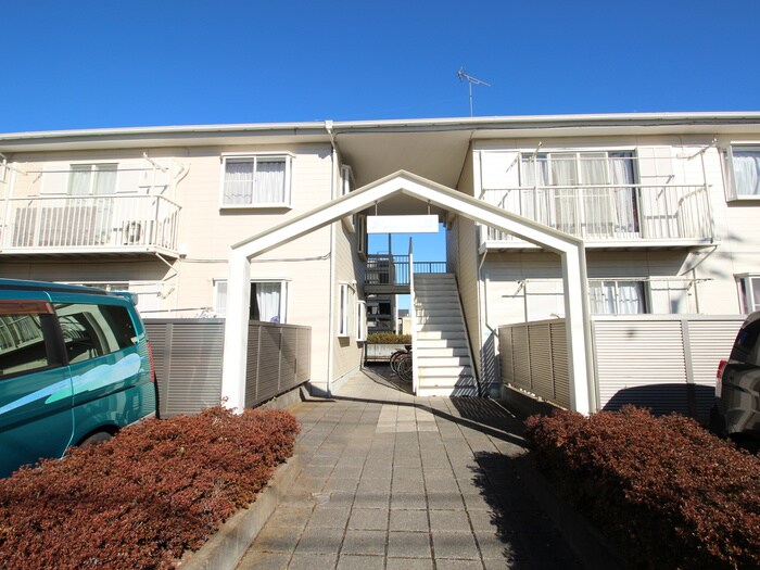 メゾン東大沼の物件外観写真