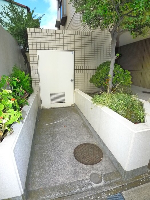 エステ－トシンサダの物件外観写真