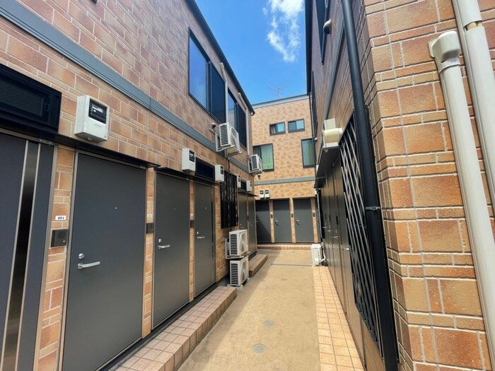 ビクタス代々木上原の物件外観写真