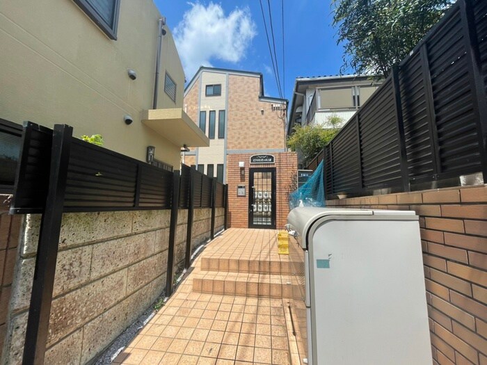 ビクタス代々木上原の物件外観写真