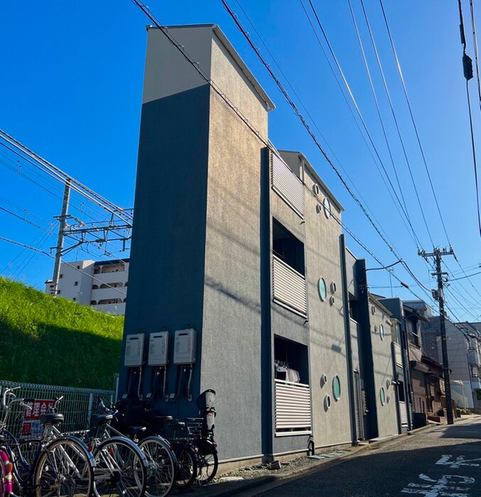 ソリッド大倉山の物件外観写真