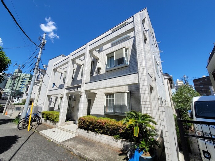 ホワイトハウス優の物件外観写真