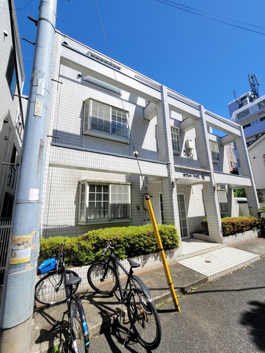 ホワイトハウス優の物件外観写真