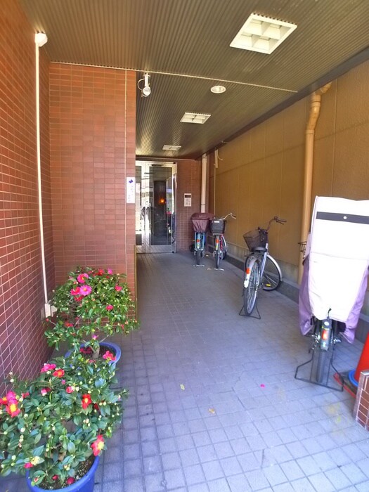 リバ－コ－トの物件外観写真