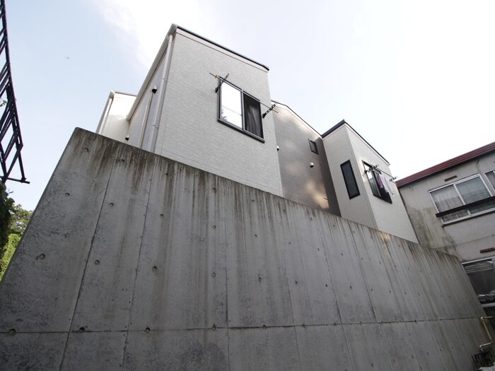 アルファ生田２号棟の物件外観写真