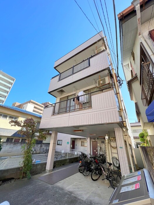 SUZUKI　マンションの物件外観写真