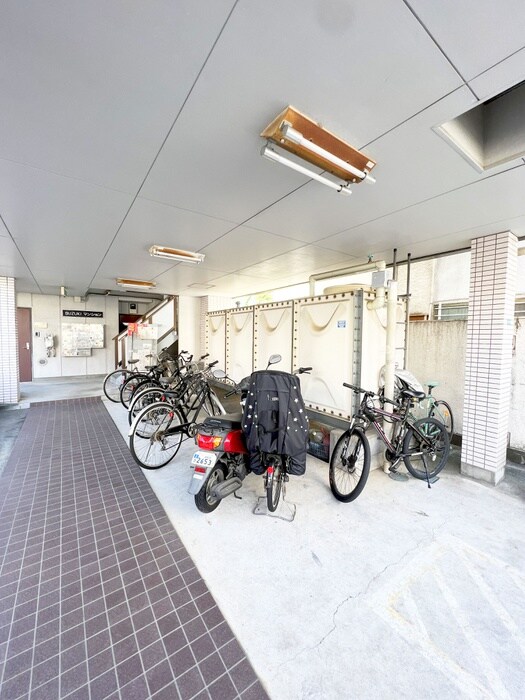 SUZUKI　マンションの物件外観写真