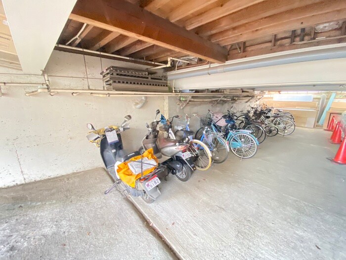 サリ－ダシティの物件外観写真