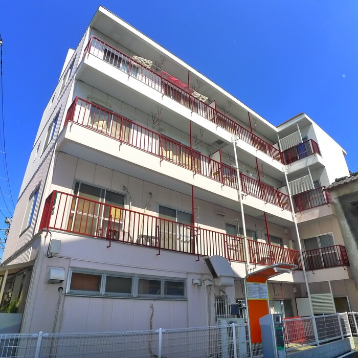 ﾍﾞﾘ-ｽﾞﾌﾗｯﾄの物件外観写真