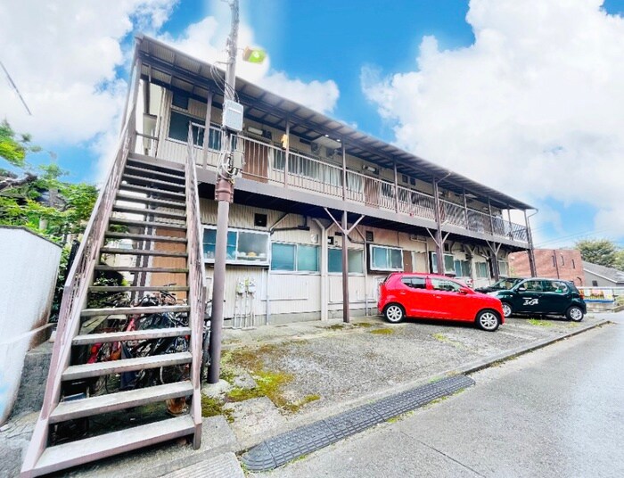 一里山コ－ポラスの物件外観写真