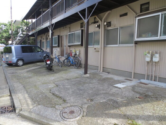 一里山コ－ポラスの物件外観写真