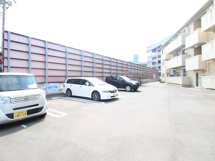 アンバサルの物件外観写真