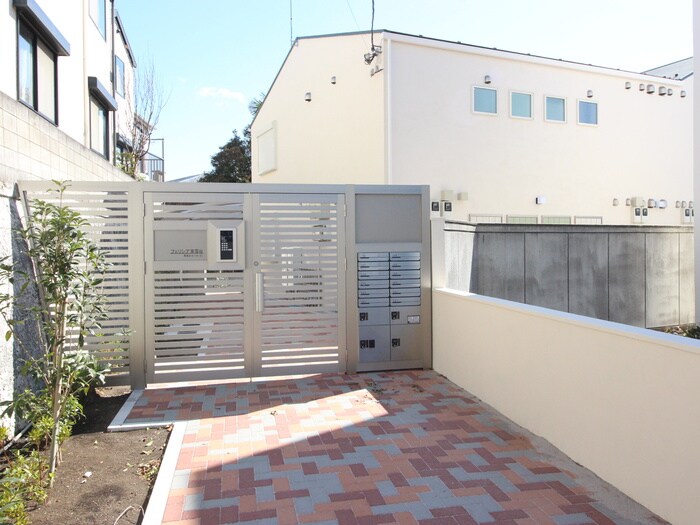 フェリシア東雪谷の物件外観写真