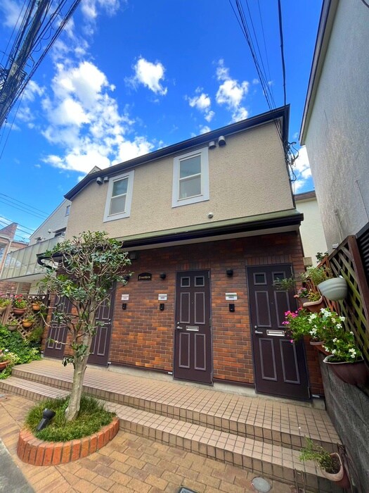 フロイントハイムの物件外観写真