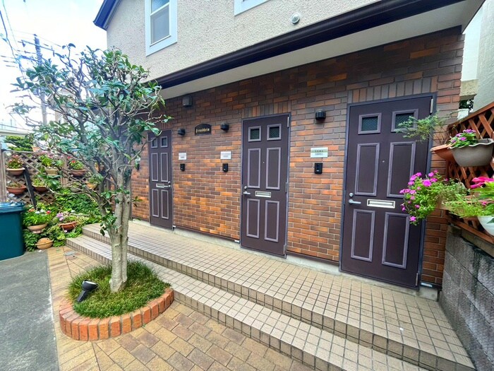 フロイントハイムの物件外観写真