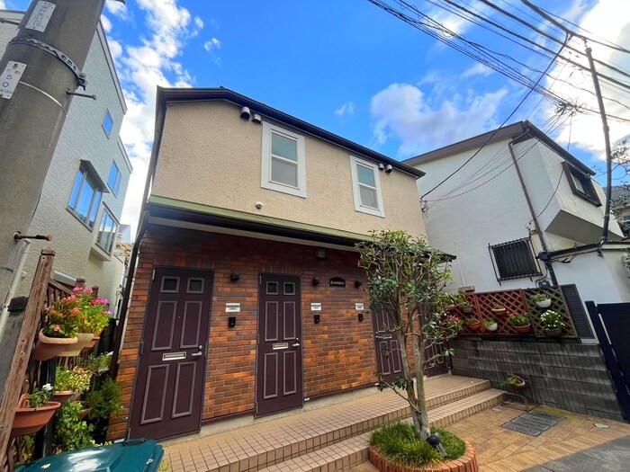 フロイントハイムの物件外観写真