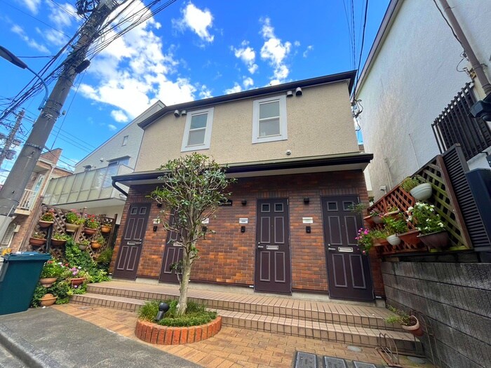 フロイントハイムの物件外観写真