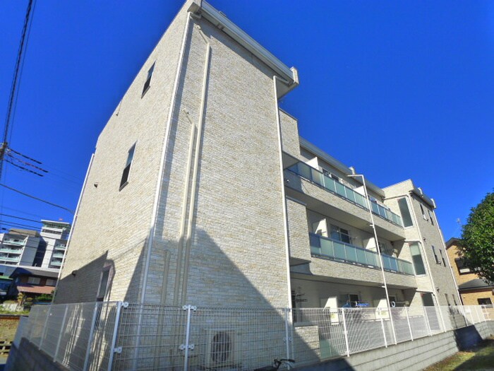 ﾘﾌﾞﾘ・ｵｰﾄﾚｼﾞﾃﾞﾝｽの物件外観写真