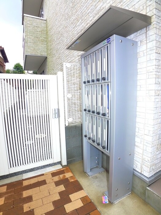 ﾘﾌﾞﾘ・ｵｰﾄﾚｼﾞﾃﾞﾝｽの物件外観写真