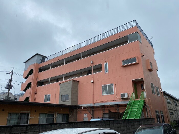 リヴェ－ルサニ－の物件外観写真