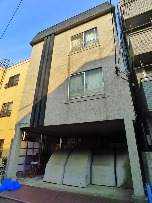八重マンションの物件外観写真