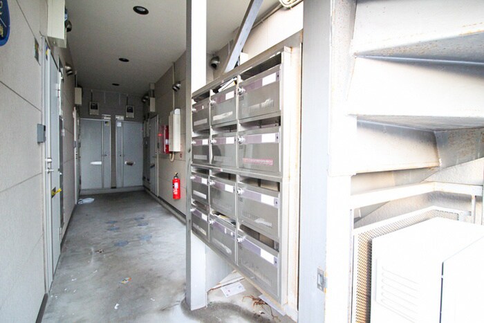 アザレ読売ランドＡ棟の物件外観写真