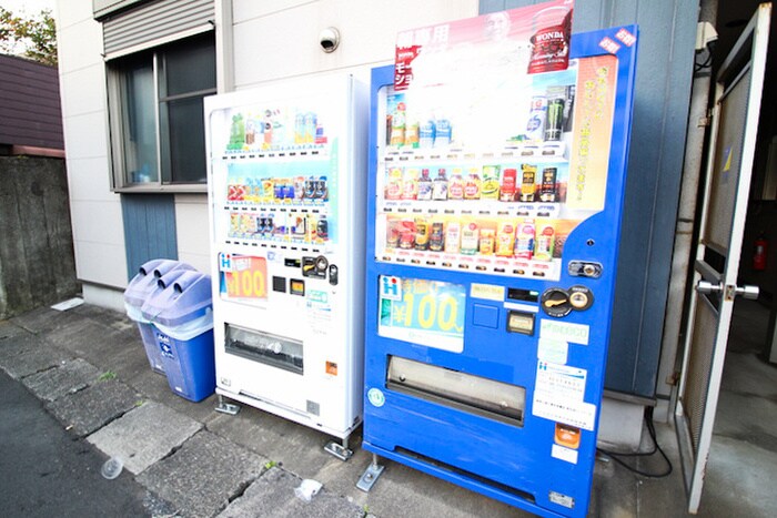 アザレ読売ランドＡ棟の物件外観写真