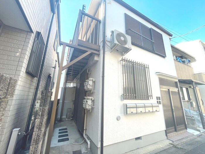 ウッディコーポ東六月町の物件外観写真