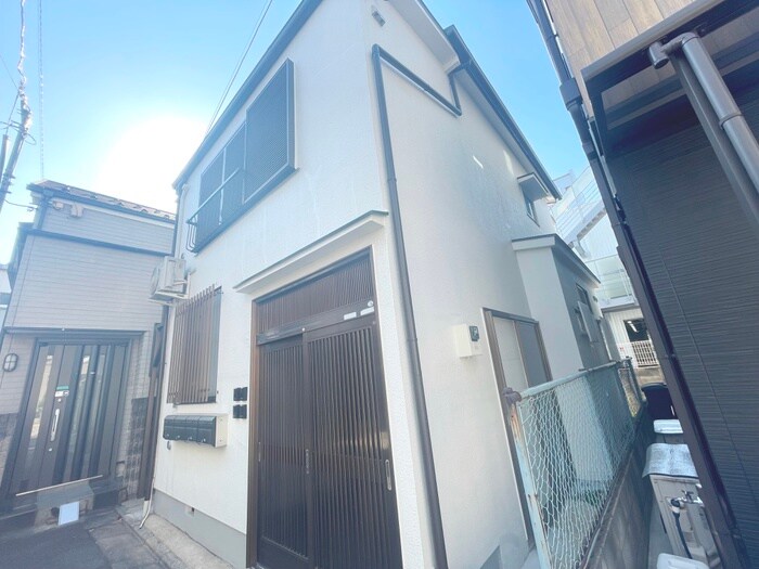 ウッディコーポ東六月町の物件外観写真