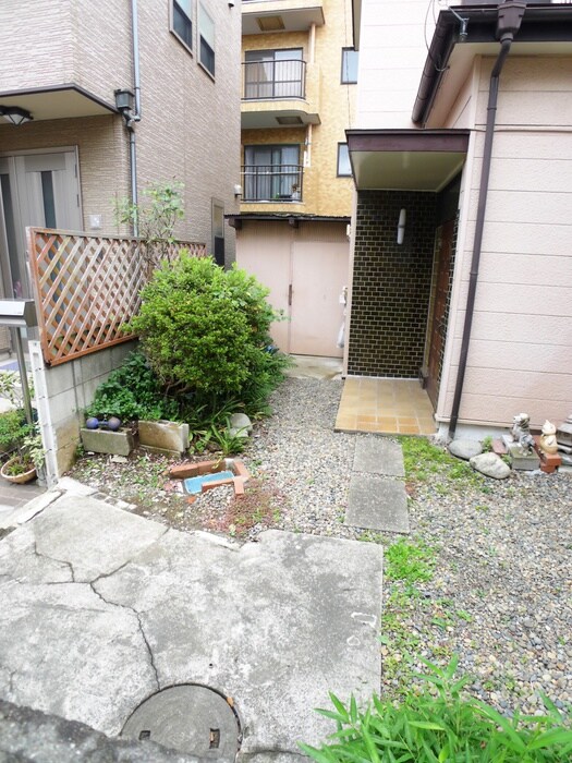 上落合七丁目貸家の物件外観写真