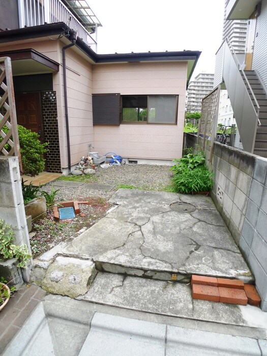 上落合七丁目貸家の物件外観写真