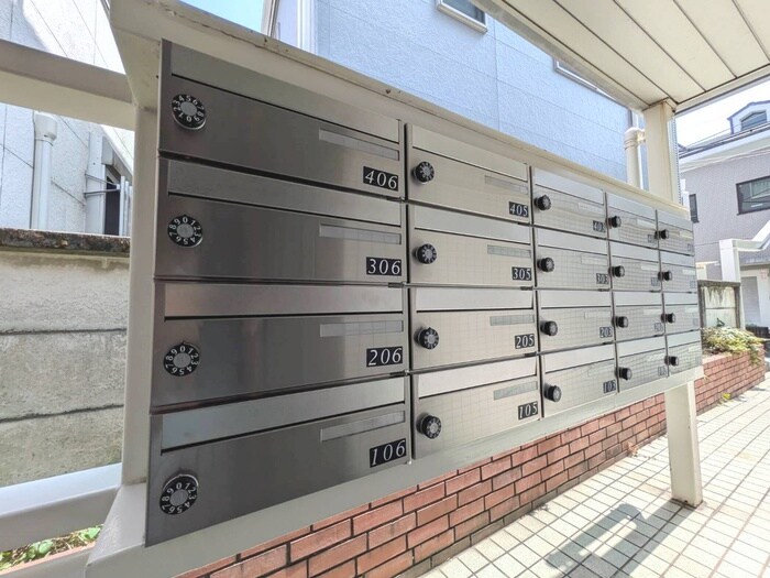 エヴェナール上北沢の物件外観写真